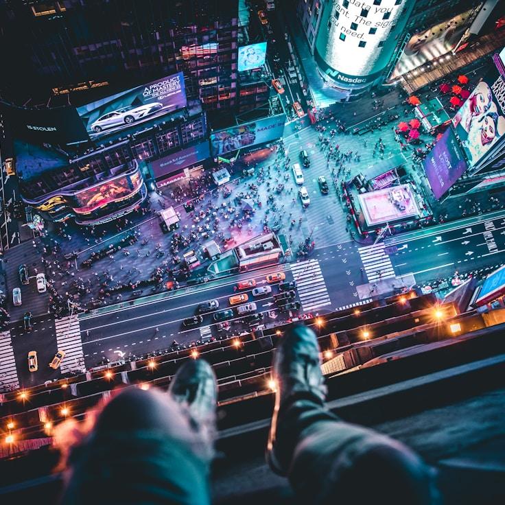 Parents evaluating schools in Germany